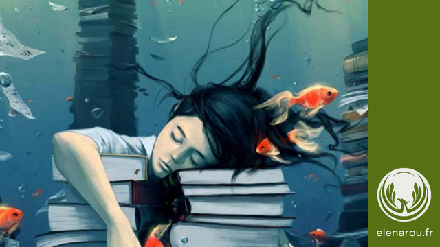 Une femme endormie sur ses livres préférés