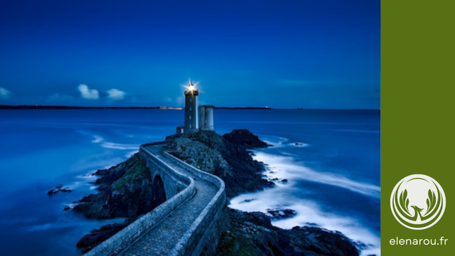 Le phare qui indique la direction la nuit