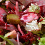 Salade aigronctueuse à la betterave, crue, saine et gourmande !